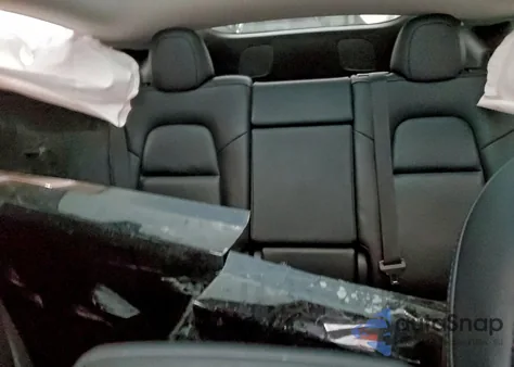 2022 Tesla Model Y z USA, uszkodzony, nr VIN 7SAYGDEF1NF502904